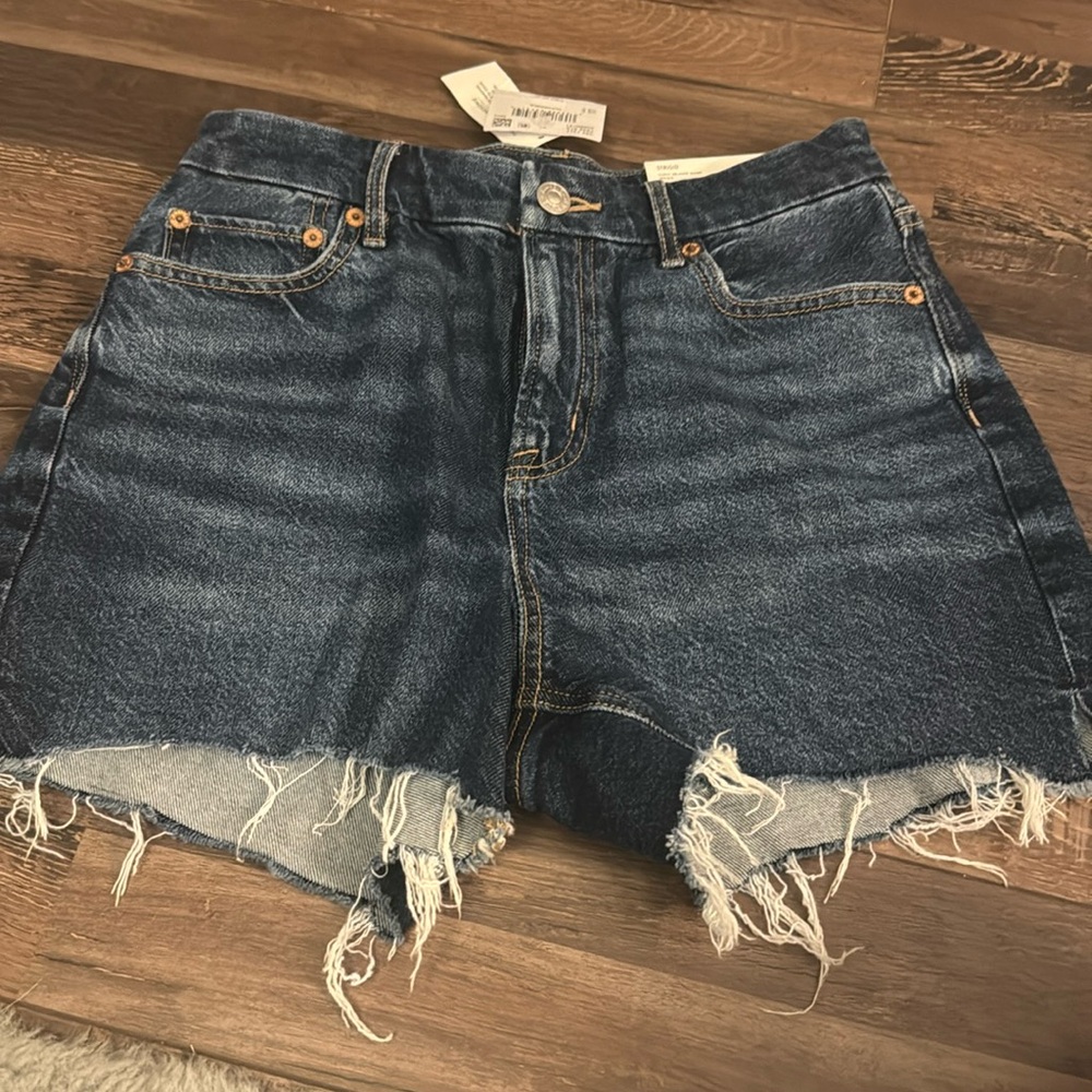 New with tags.  American eagle Curvy Relaxed super high rise jean shorts.